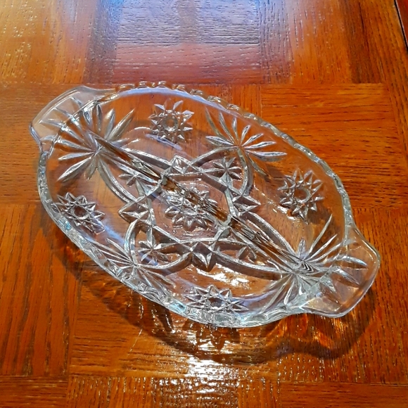 🍪TRADED🍪Crystal divided dish w/ serving handles - Picture 2 of 12